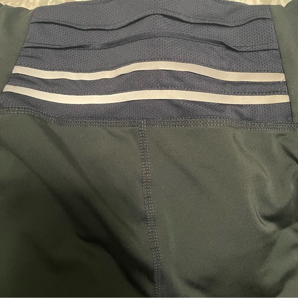 Oiselle running capris, navy, size 10. - Picture 5 of 8